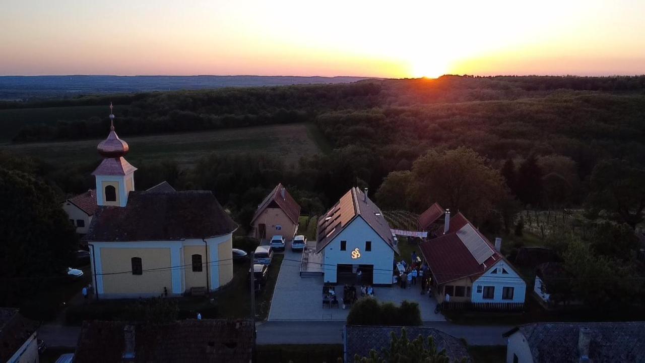 Foerhenc Wine House & Guesthouses I-Ii-Iii นาชคานีจา ภายนอก รูปภาพ