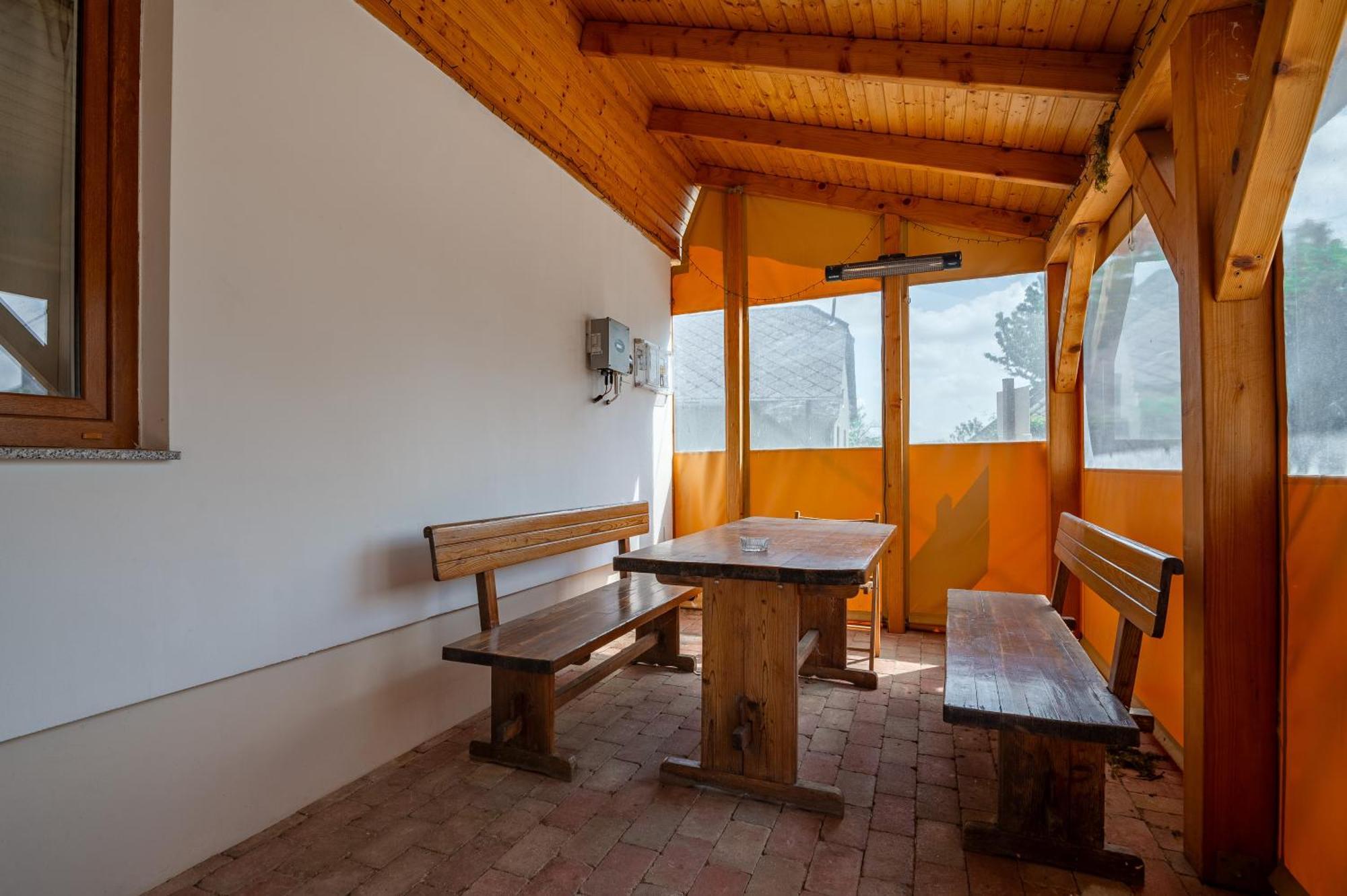 Foerhenc Wine House & Guesthouses I-Ii-Iii นาชคานีจา ภายนอก รูปภาพ