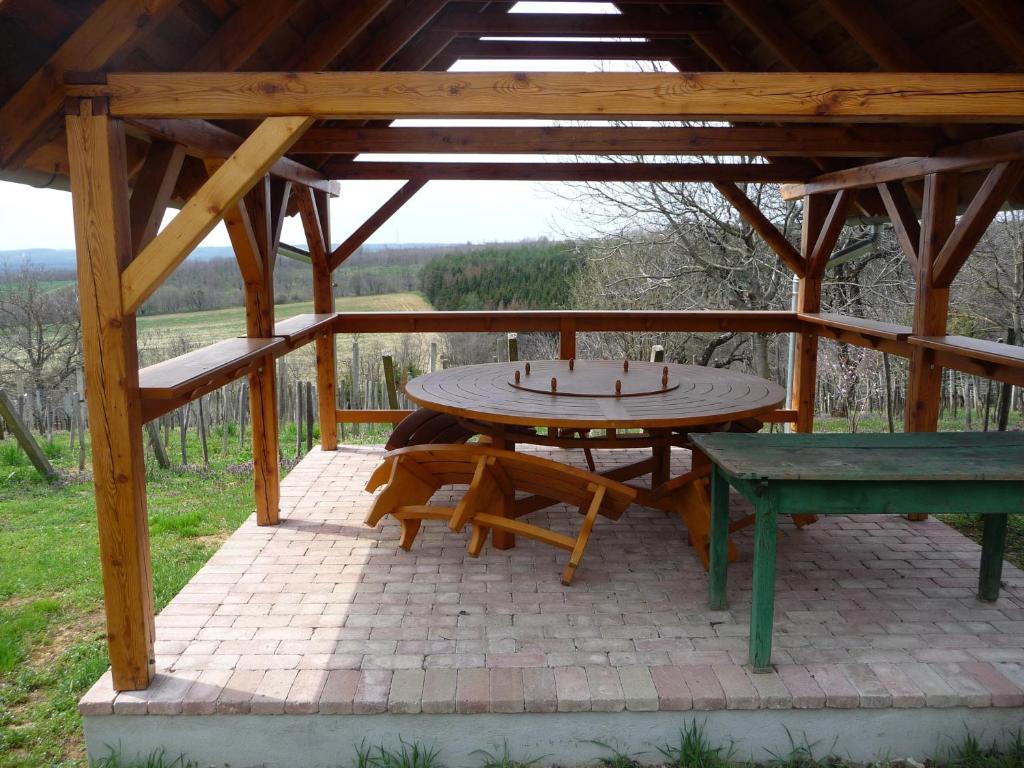Foerhenc Wine House & Guesthouses I-Ii-Iii นาชคานีจา ภายนอก รูปภาพ